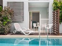 Mantra Aqueous on Port - Hotel Spa Swim Out Pool Deck