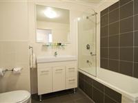 2 Bedroom Apartment Main Bathroom - Mantra Wollongong